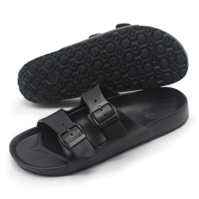 Photo d'une paire de sandales orthopédiques noire sur fond blanc