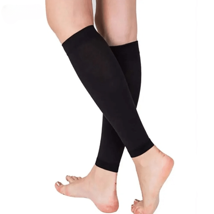Chaussette orthopédique femme pour les varices et jambes lourdes sur fond blanc